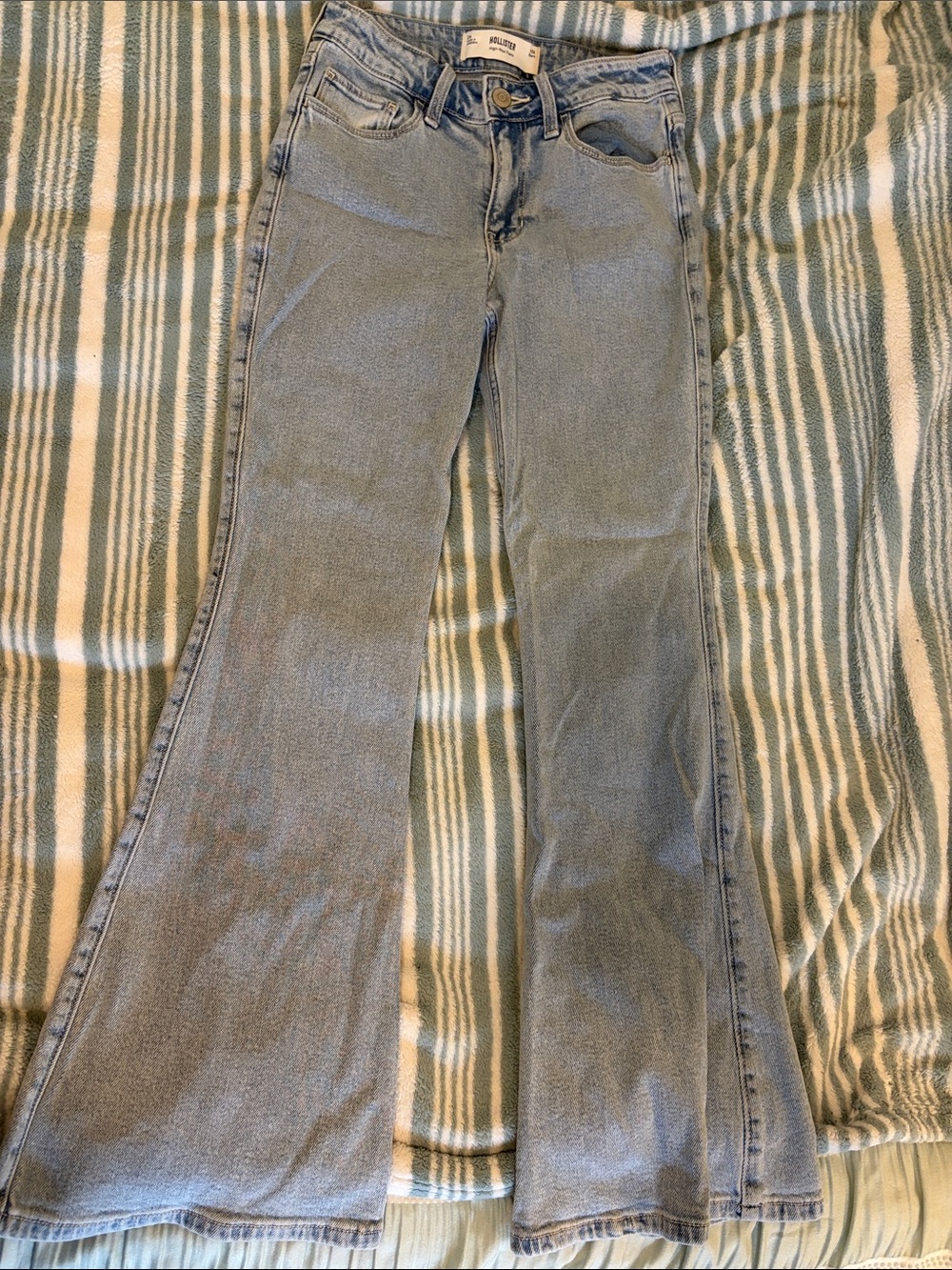 Hollister Light Blue Flared Women’s Jeans. Pink Heart Pockets.